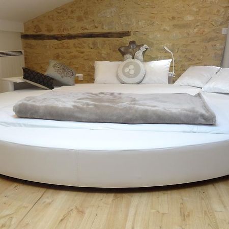 Au Pied Du Chateau - 5 A 11 Personnes - Baignade-Canoe-Piste Cyclable A 100 M Castelnaud La Chapelle Room photo