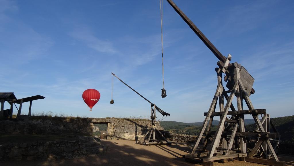 Au Pied Du Chateau - 5 A 11 Personnes - Baignade-Canoe-Piste Cyclable A 100 M Castelnaud La Chapelle Exterior photo