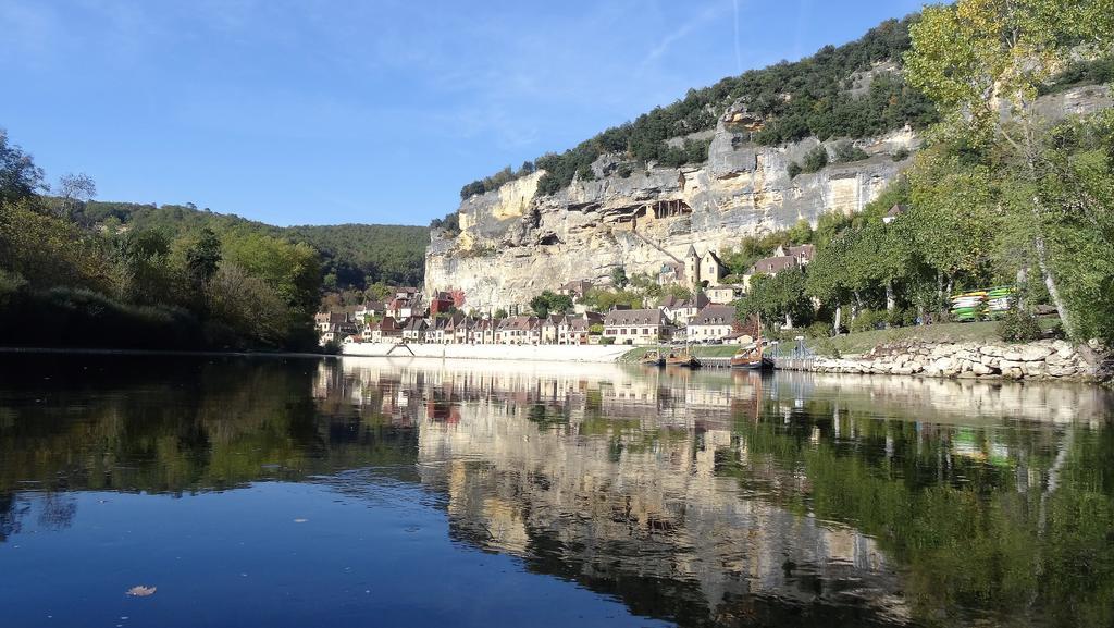 Au Pied Du Chateau - 5 A 11 Personnes - Baignade-Canoe-Piste Cyclable A 100 M Castelnaud La Chapelle Exterior photo