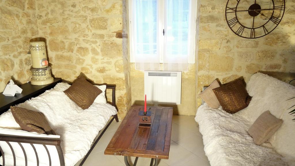 Au Pied Du Chateau - 5 A 11 Personnes - Baignade-Canoe-Piste Cyclable A 100 M Castelnaud La Chapelle Exterior photo