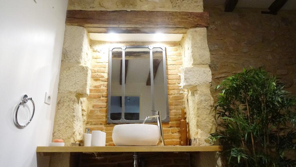 Au Pied Du Chateau - 5 A 11 Personnes - Baignade-Canoe-Piste Cyclable A 100 M Castelnaud La Chapelle Exterior photo