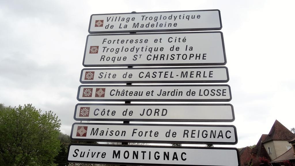 Au Pied Du Chateau - 5 A 11 Personnes - Baignade-Canoe-Piste Cyclable A 100 M Castelnaud La Chapelle Exterior photo