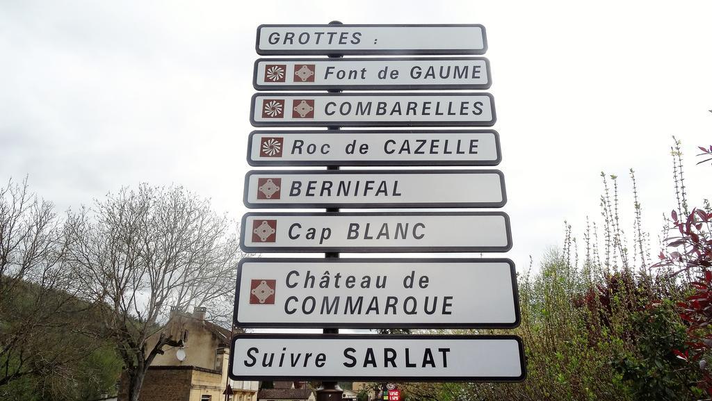 Au Pied Du Chateau - 5 A 11 Personnes - Baignade-Canoe-Piste Cyclable A 100 M Castelnaud La Chapelle Exterior photo
